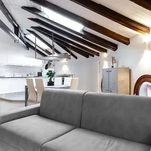 attic-floor-venice-apartment.hotelinveneto.com/